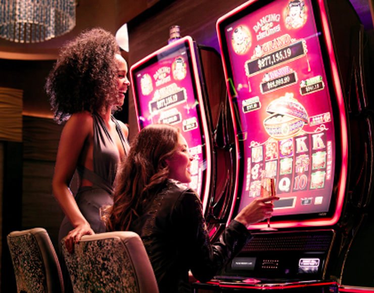 LanaBet77 VIP ကစားသမား Myanmar ဖုန်းမှ Live Casino နှင့် Slots ကစားနေသည့် မြင်ကွင်း